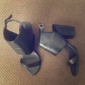 Forever 21. Chunky block Heel Sandal